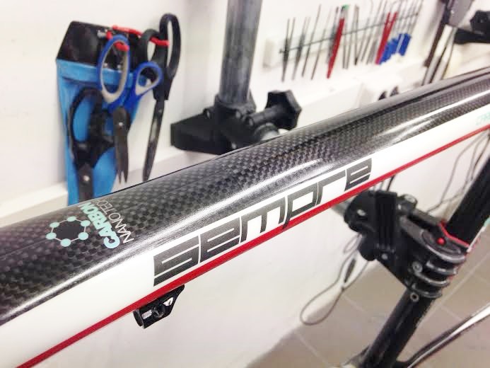 Bianchi Sempre met scheur in carbon in het "zichtdeel"