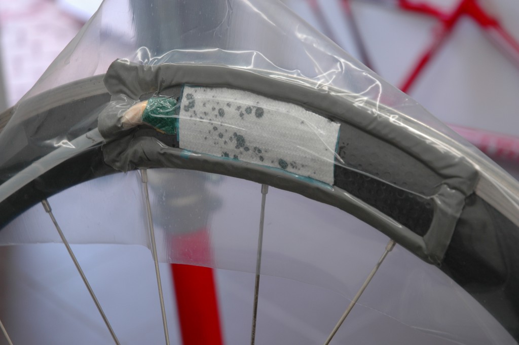 Zipp 404 wiel met "winkelhaak" na val