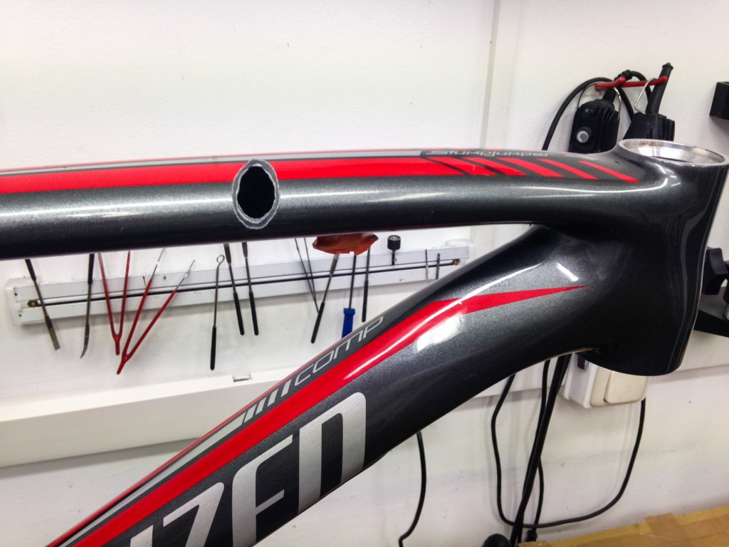 Specialized Stumpjumper met carbonschade aan bovenbuis