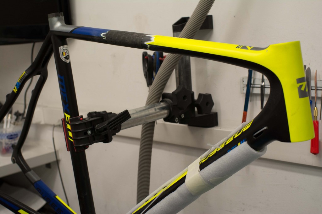 Museeuw cross frame met carbon schade aan de bovenbuis