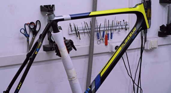 Museeuw cross frame met carbon schade aan de bovenbuis