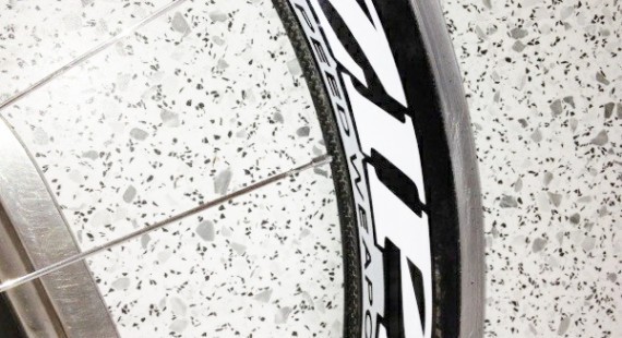 Zipp 404 wiel met "winkelhaak" na val