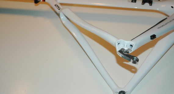 Cervelo raceframe met gat in de achtervork