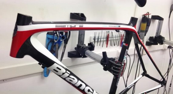 Bianchi Sempre met scheur in carbon in het "zichtdeel"